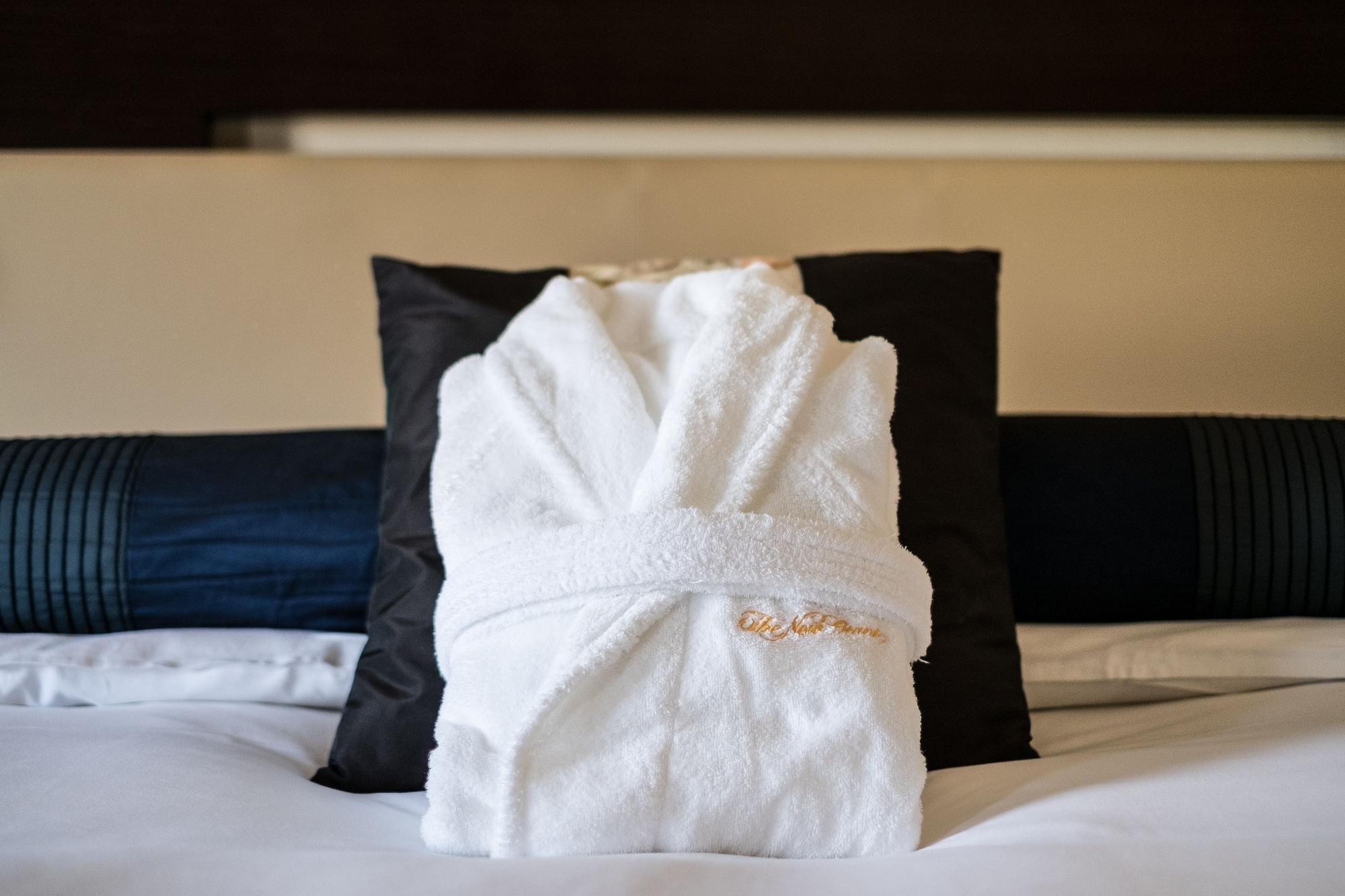 Hotel New Otani Hakata Fukuoka  Zewnętrze zdjęcie A bathrobe