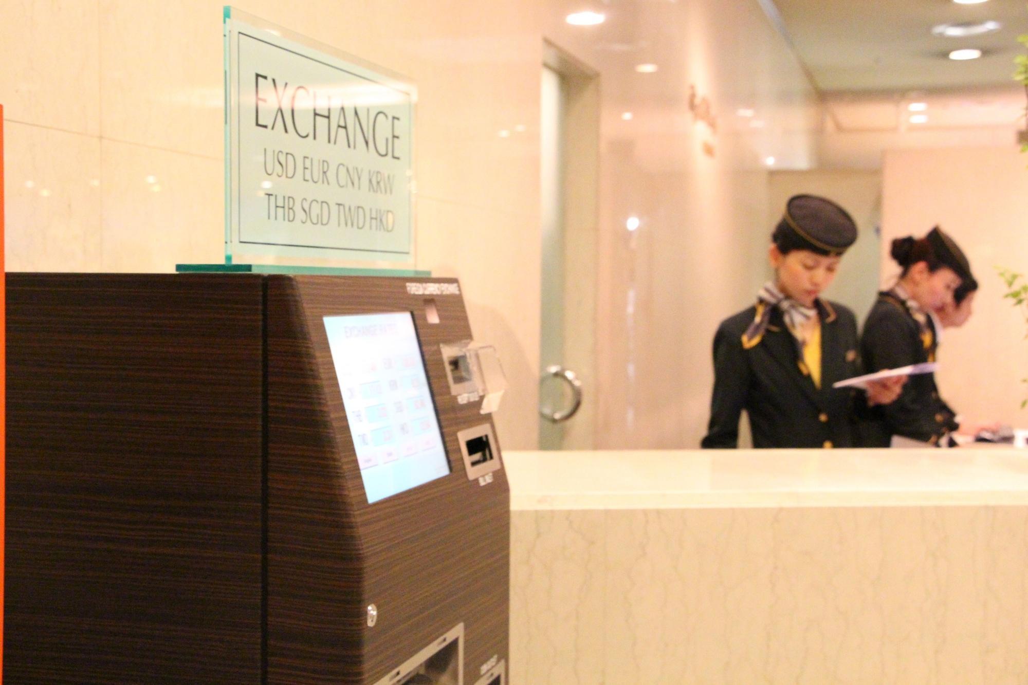 Hotel New Otani Hakata Fukuoka  Zewnętrze zdjęcie The new check-in counter at the airport