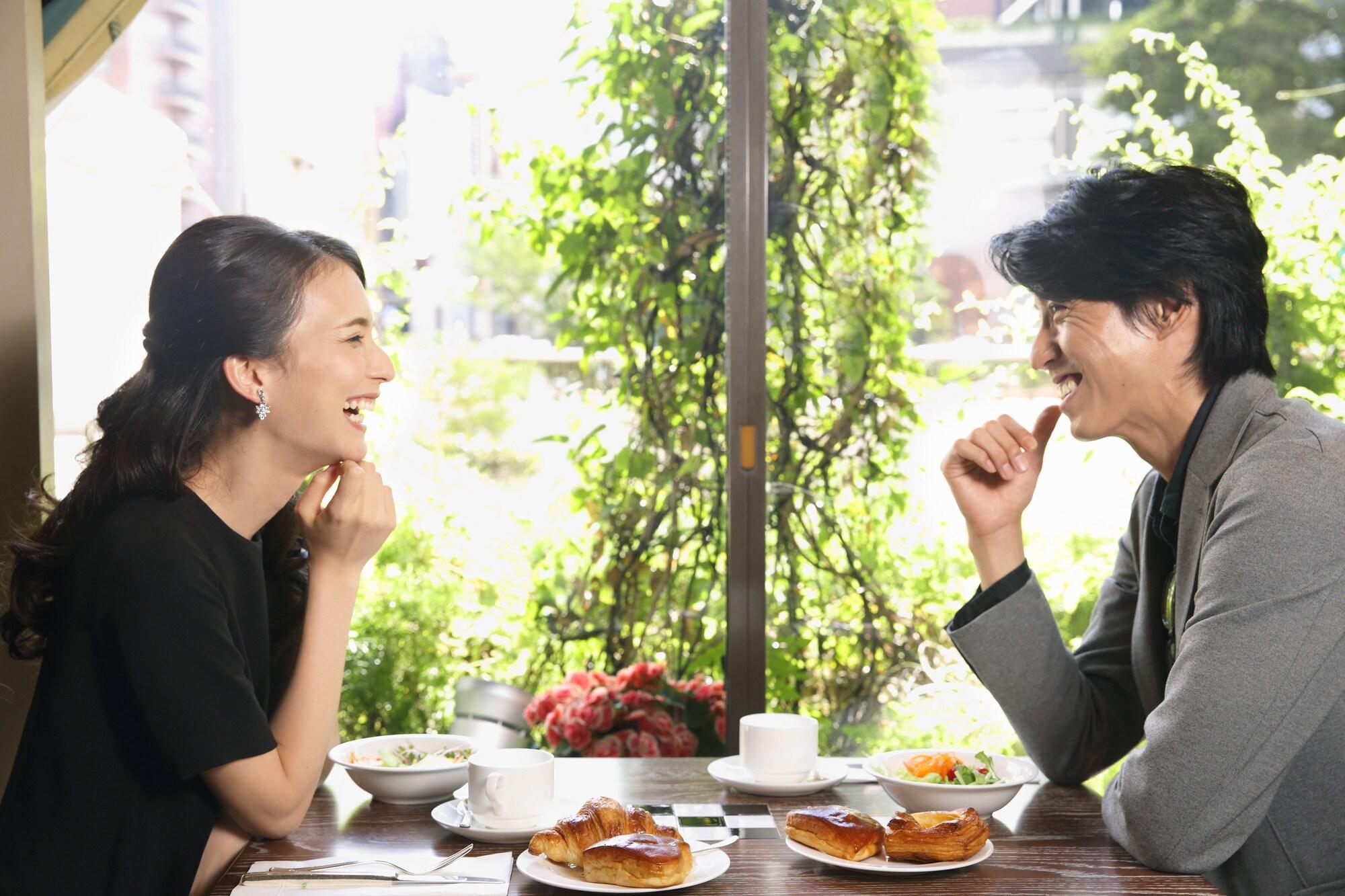 Hotel New Otani Hakata Fukuoka  Zewnętrze zdjęcie Lee Byung-hun and Lee Young Ae in The Housemaid