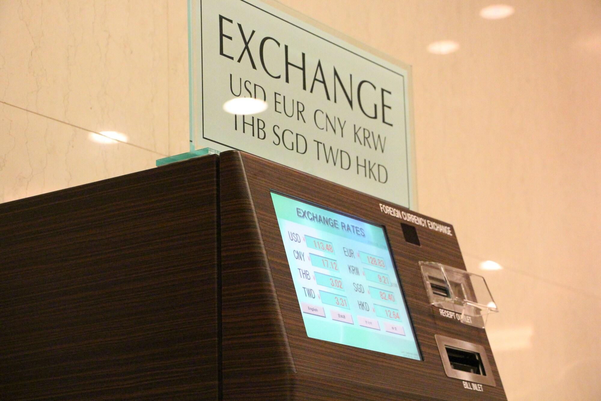 Hotel New Otani Hakata Fukuoka  Zewnętrze zdjęcie Foreign currency exchange machine